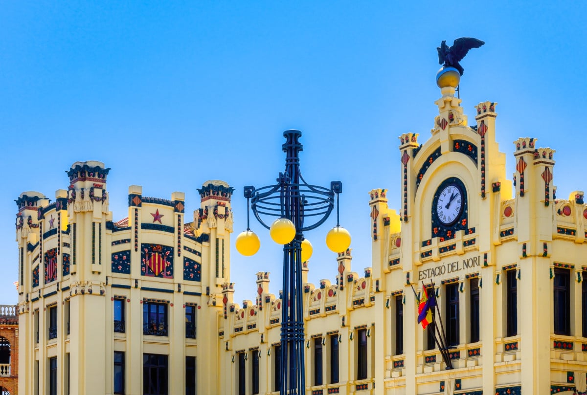 Esta&ccedil;&atilde;o de trem na Espanha