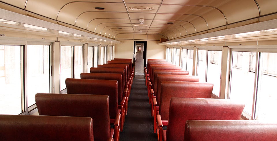 Vagão Turística no Trem de Curitiba a Morretes Vagão Turística no Trem de Curitiba a Morretes