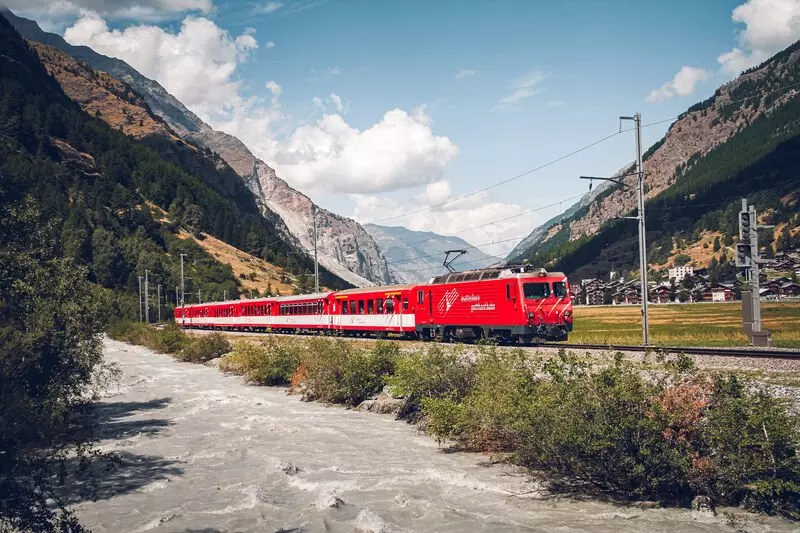 Trem comum para Zermatt Trem comum para Zermatt