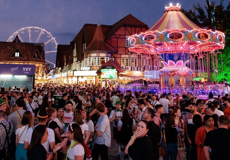 Turistas na Oktoberfest Blumenau Turistas na Oktoberfest Blumenau