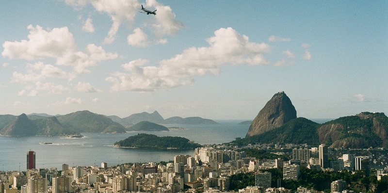 Avião sobrevoando o Rio de Janeiro Avião sobrevoando o Rio de Janeiro