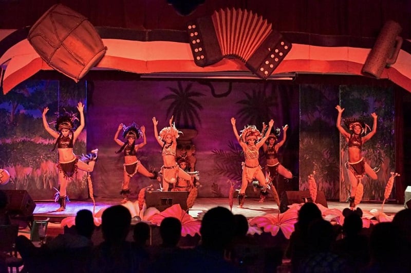 Show em teatro de hotel All Inclusive