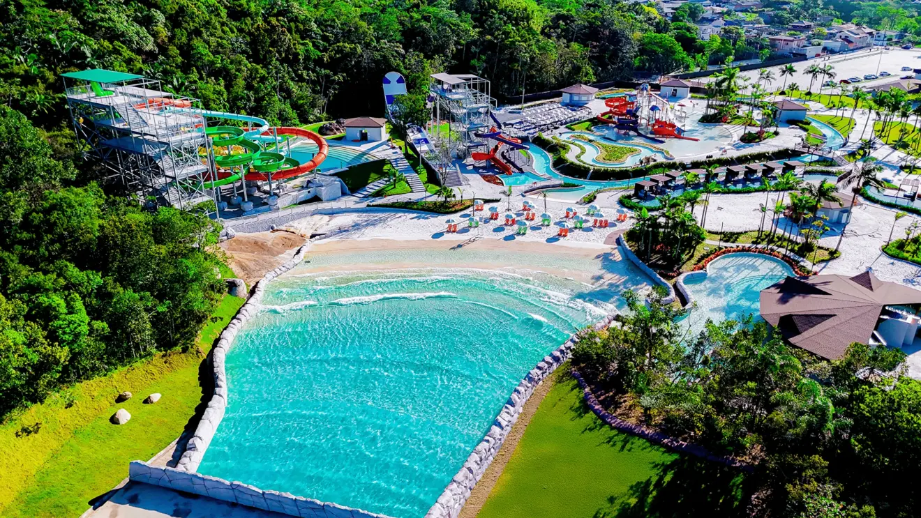Piscina de ondas no Multiparque Balneário Camboriú Piscina de ondas no Multiparque Balneário Camboriú