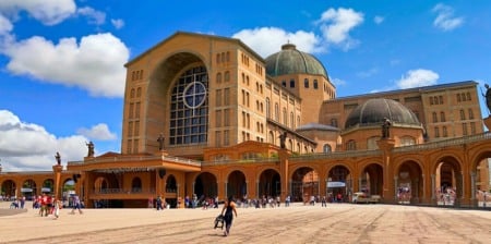 Onde fica Aparecida e como chegar à cidade do Santuário Nacional Onde fica Aparecida e como chegar à cidade do Santuário Nacional